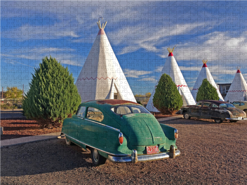 Amerika Route 66 Oldtimer und Wigwam Motiv in Holbrook Arizona, USA