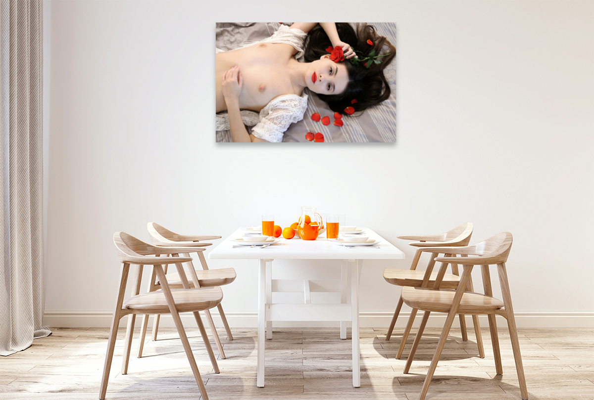 Brünettes, erotisches, sexy Girl sinnlich mit Rose fotografiert. Aktfotografie von schönen russischen  Frauen. Stilvolle Porträts nackter Girls, Serie Erotik Fotoart.