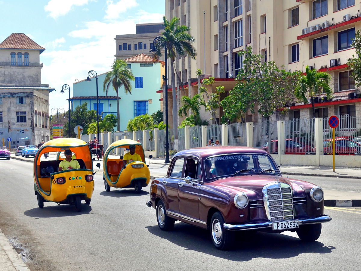 Der Oldtimer Mercedes-Benz Typ 180 in Havanna