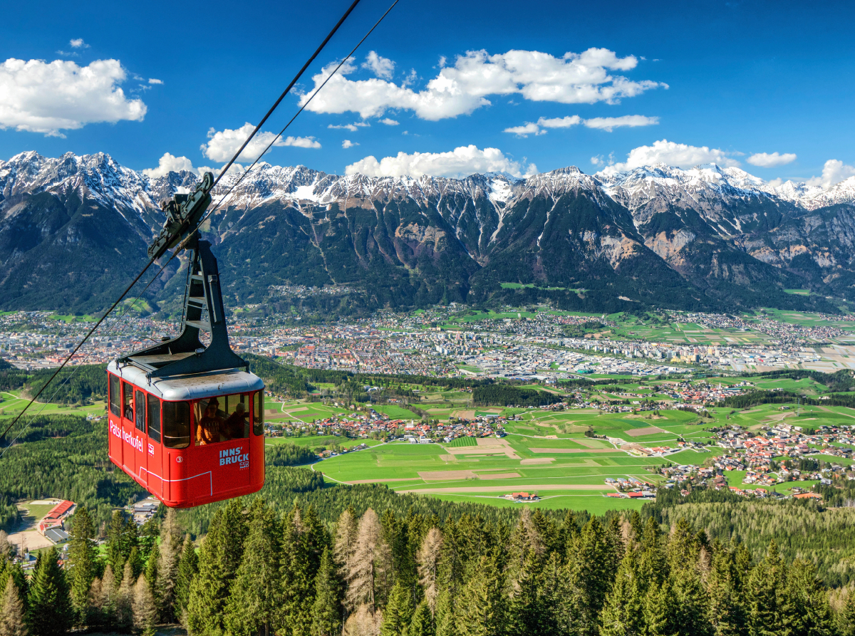 Ein Motiv aus dem Kalender Innsbruck - Stadt in den Alpen