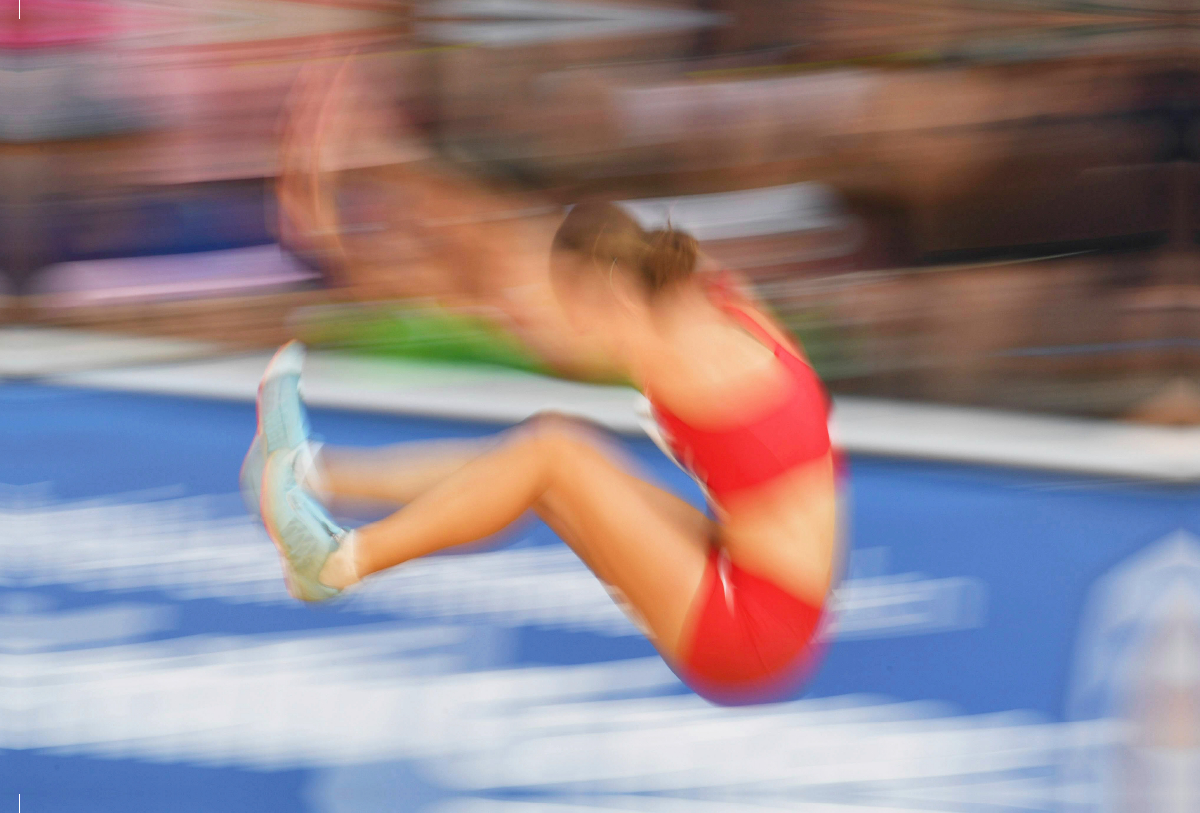 Leichtathletik Wettkampf: Momentaufnahme aus dem Weitsprung