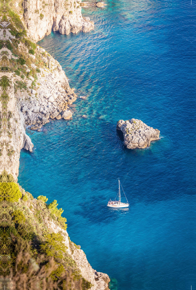 Bucht von Faraglione auf Capri, Italien