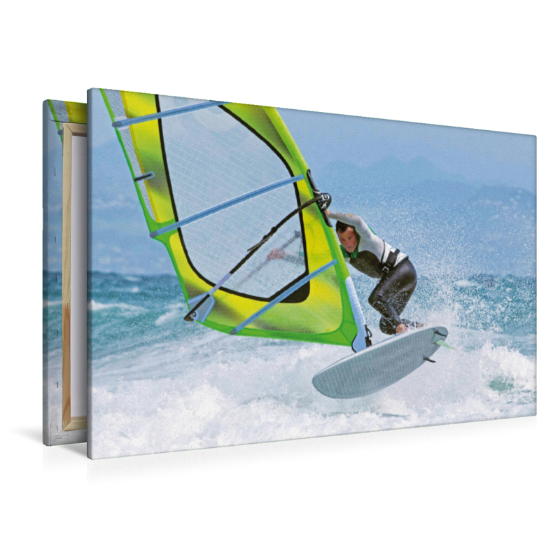 Die Magie von Wind und Wellen erleben - ein Windsurfer mitten in der Gischt.