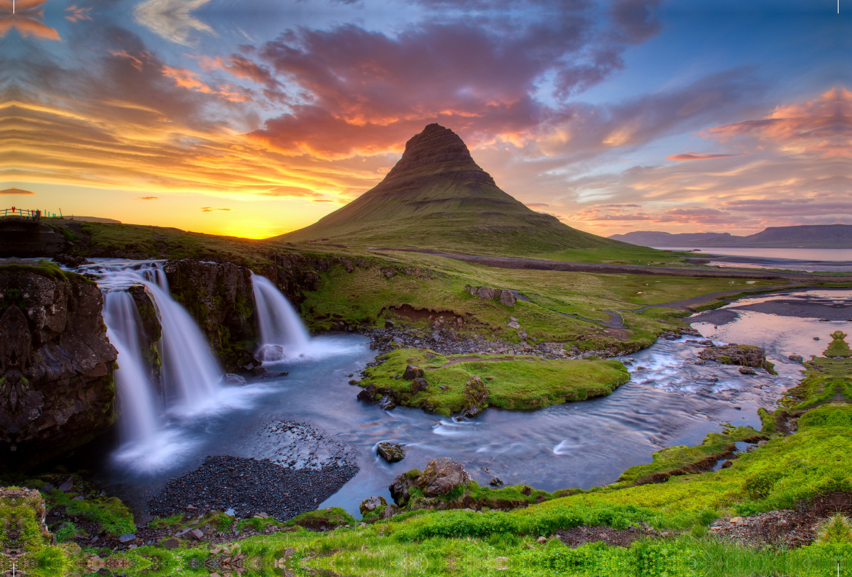 Wasserfall Kirkjufellsfoss und Berg Kirkjufell