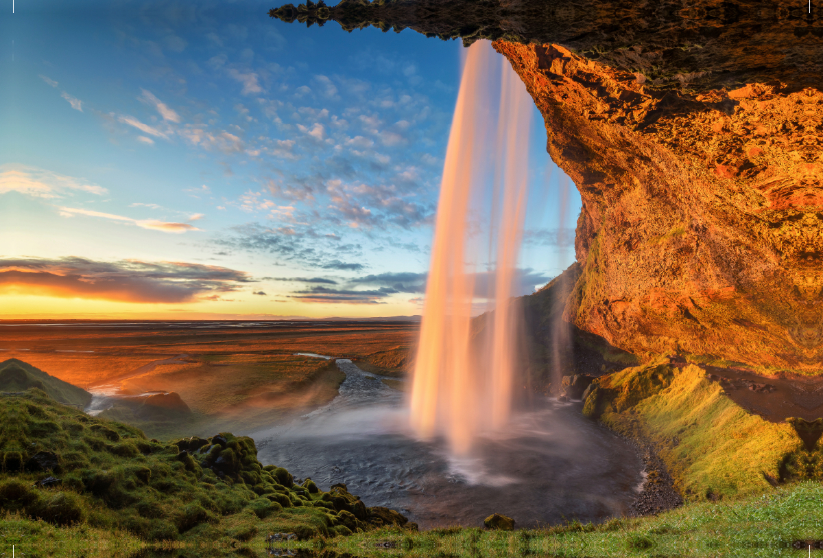 Der Seljalandsfoss, einer der schönsten Wasserfälle Islands