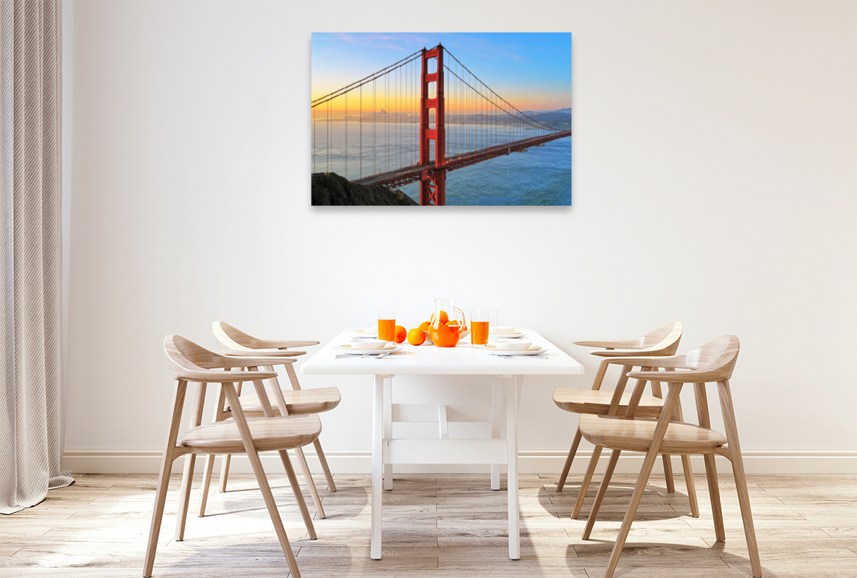 Golden Gate Bridge und San Francisco Skyline bei Sonnenaufgang