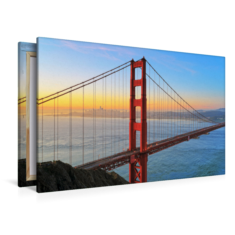 Golden Gate Bridge und San Francisco Skyline bei Sonnenaufgang