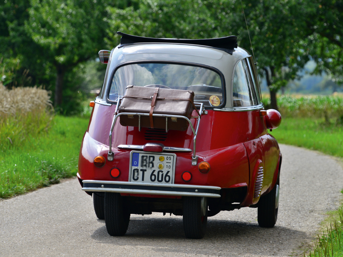 Ein Motiv aus dem Kalender BMW Isetta - Die Knutschkugel