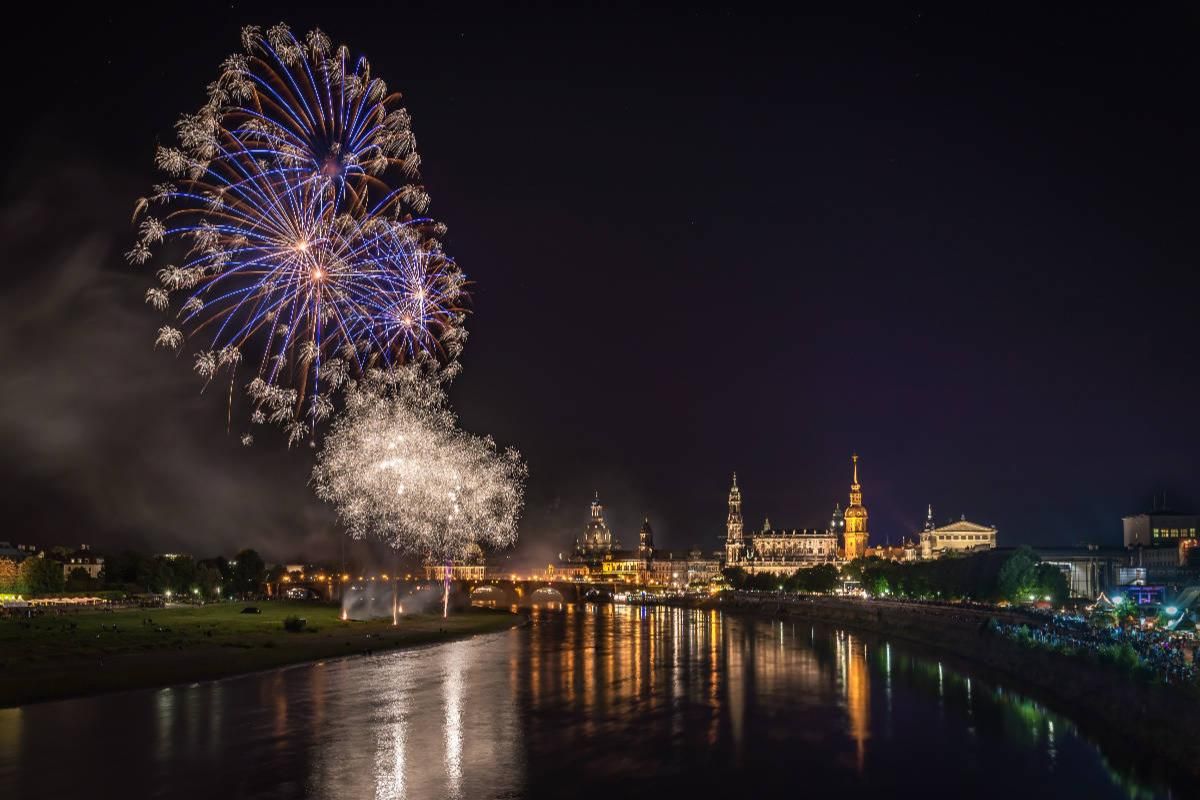 Abschlussfeuerwerk zum Stadtfest von Dresden