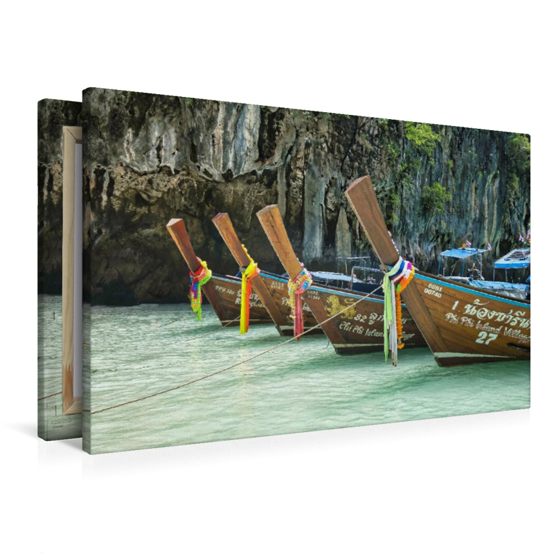 Longtail Boote in der Bucht von Phi Phi