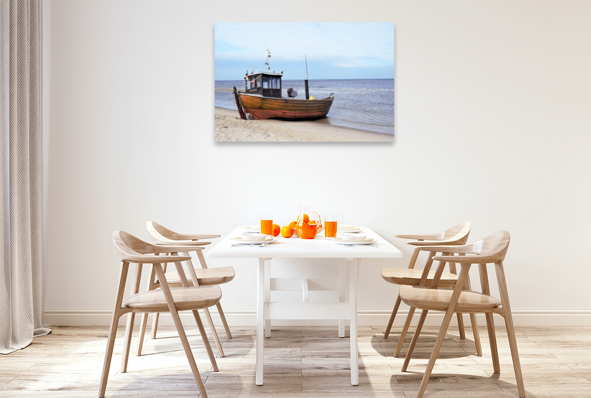 Fischerboot am Strand von Ahlbeck auf der Insel Usedom