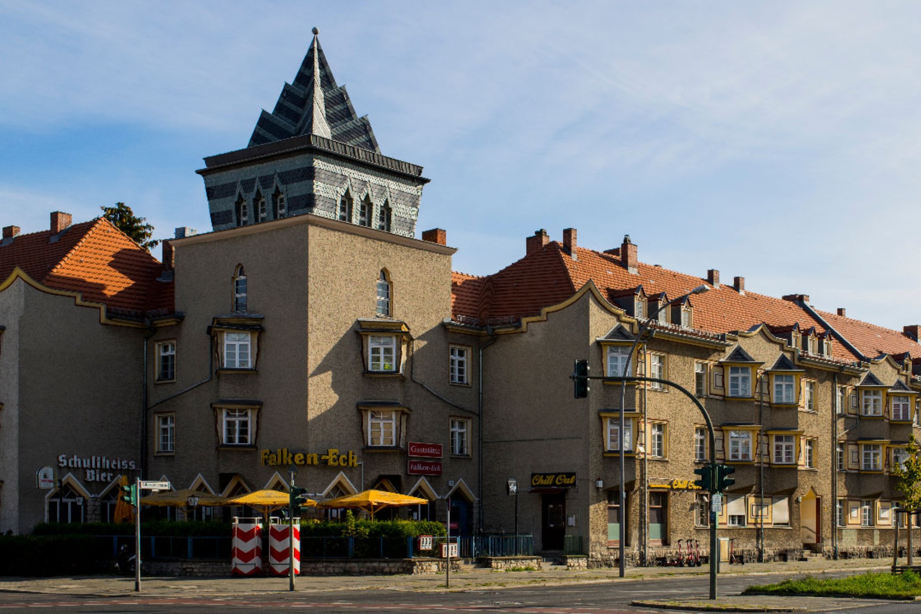 Die Siedlung Zeppelinstraße in Berlin Spandau mit expressionistischem Schattenspiel (1923 bis 1927, Architekt Georg Heinrich Richard Ermisch)