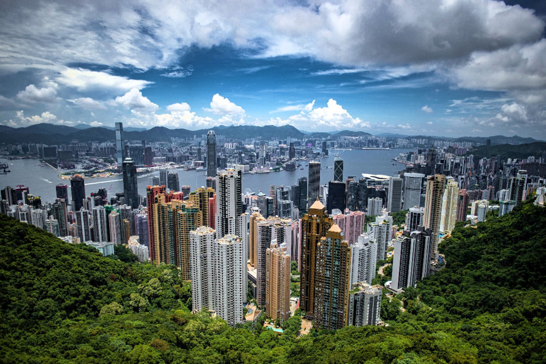 Weitblick über Stadt und Bucht von Hongkong