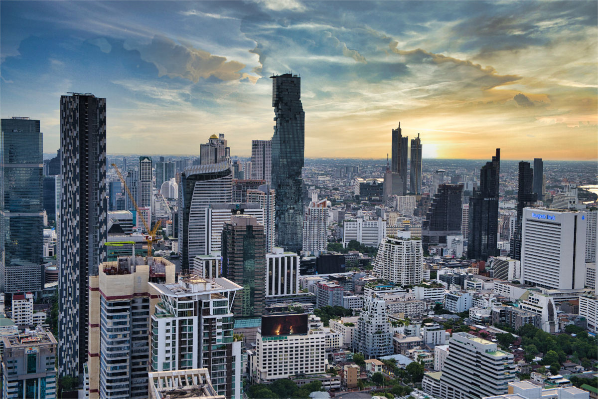 Das Stadtzentrum von Bangkok kurz vor Sonnenuntergang