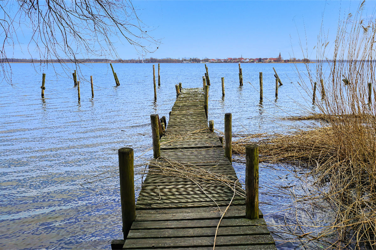 Bootssteg und Blick nach Neuwarp (Polen)