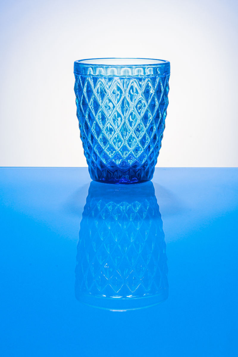 Glas in Blau