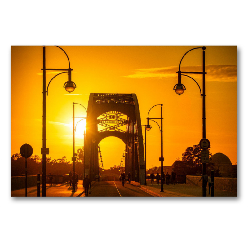 Hubrücke in Magdeburg bei Sonnenuntergang