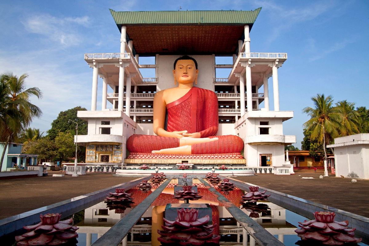 Buddhastatue im Weherahena-Tempel Matara