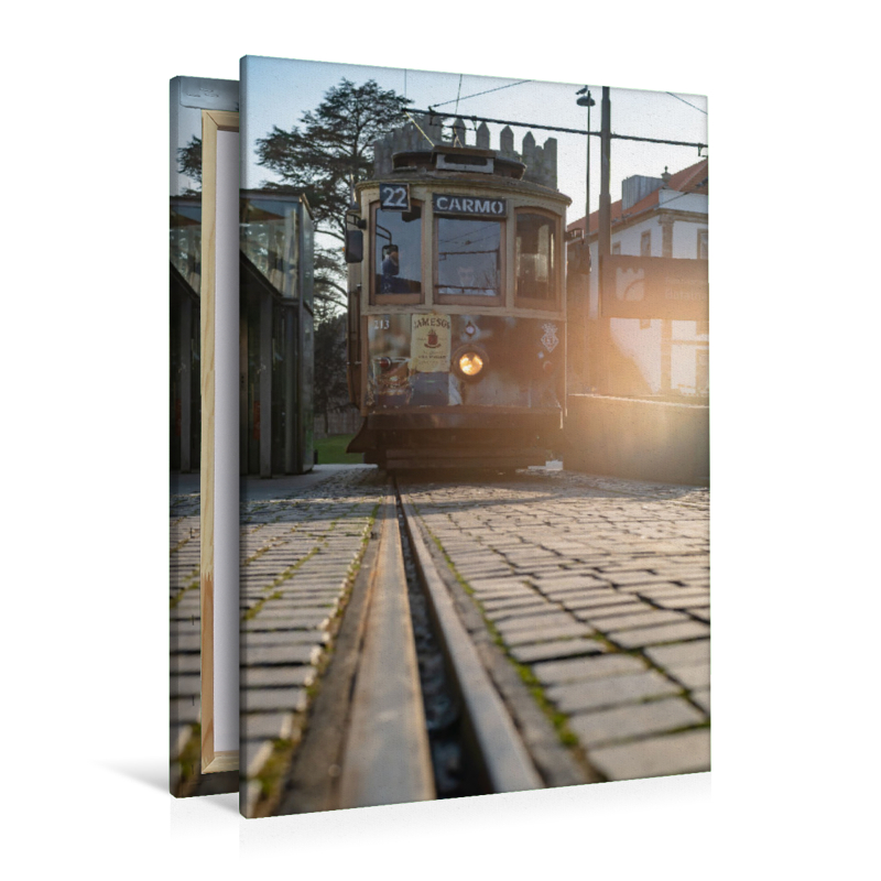 Eine alte Tram im Sonneschein