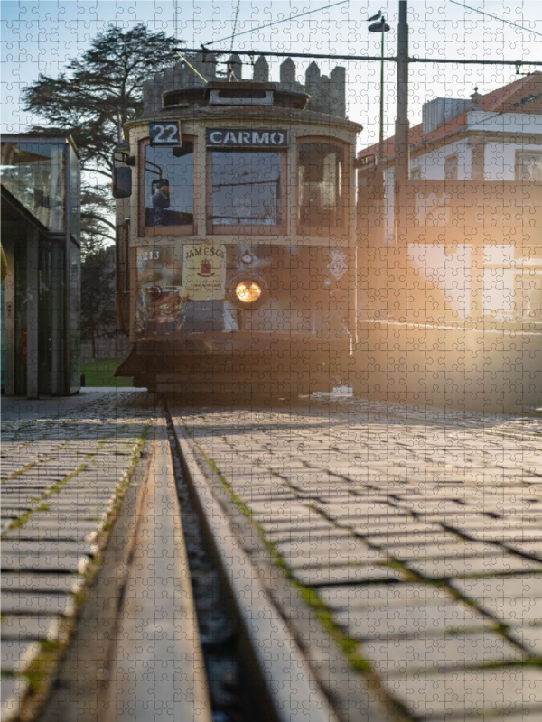 Eine alte Tram im Sonneschein