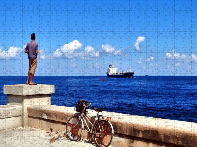 Das Frachtschiff MIRABEAU an der Hafeneinfahrt von Havanna