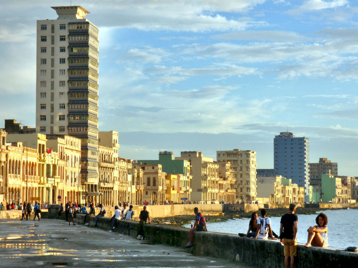 Häuserzeile am Malecón in Havanna