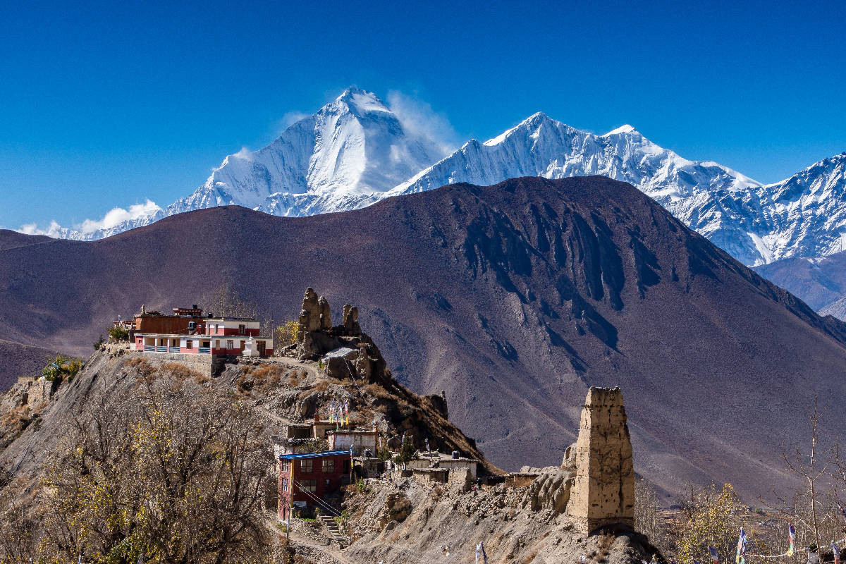 Kloster Dzong mit Dhaulagiri