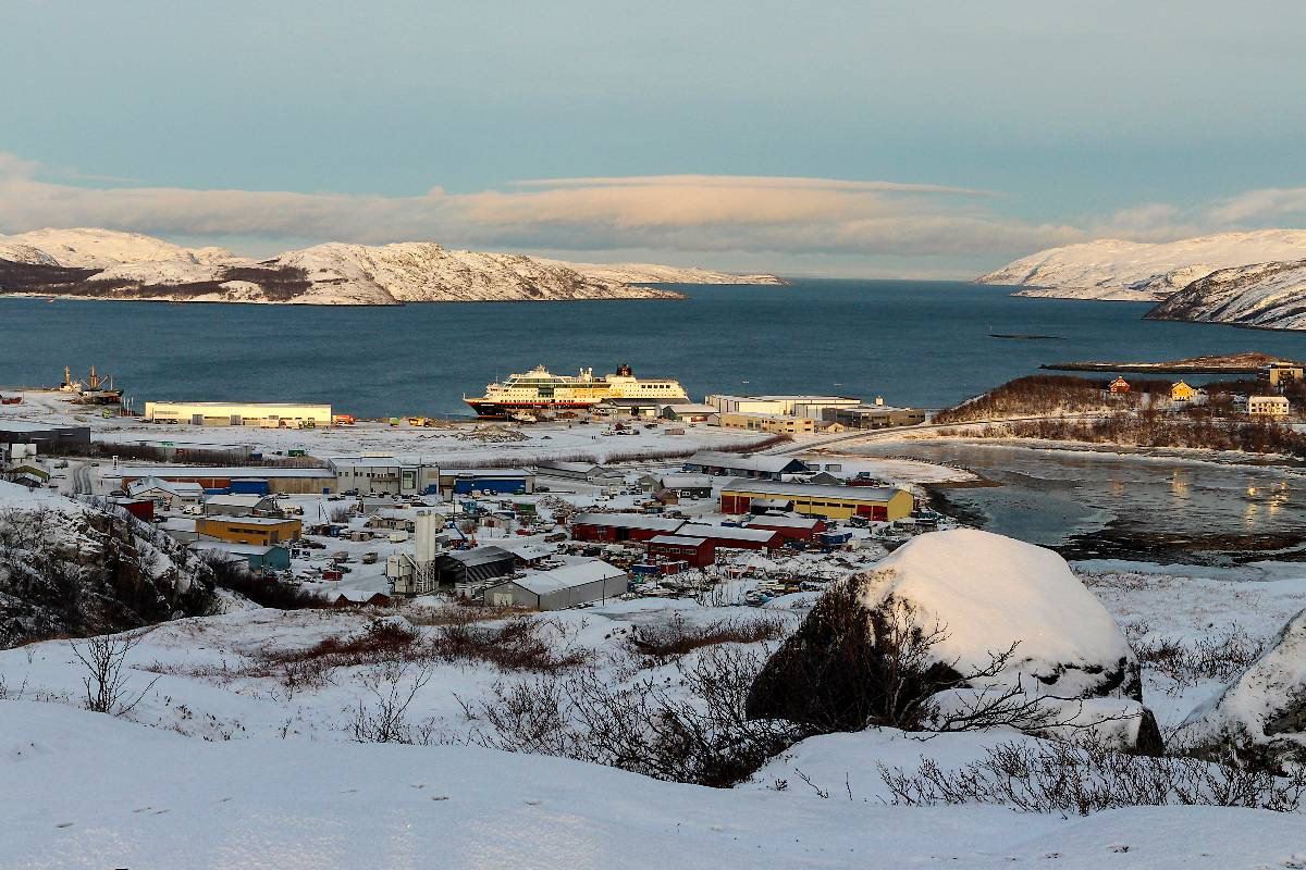 Blick auf Kirkenes und den Bøkfjord