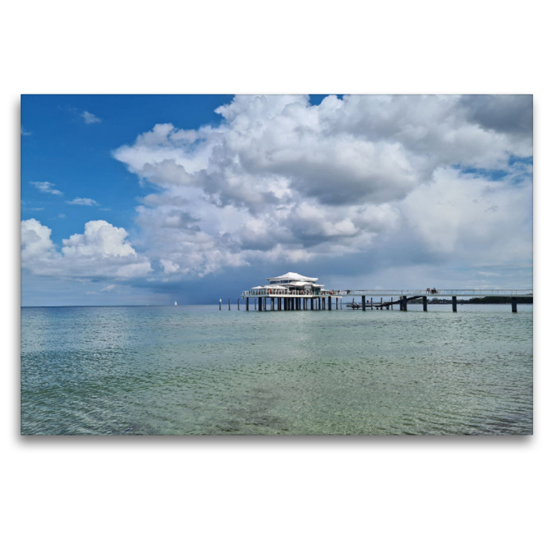 Timmendorfer Strand mit Seebrücke und Restaurant Wolkenlos