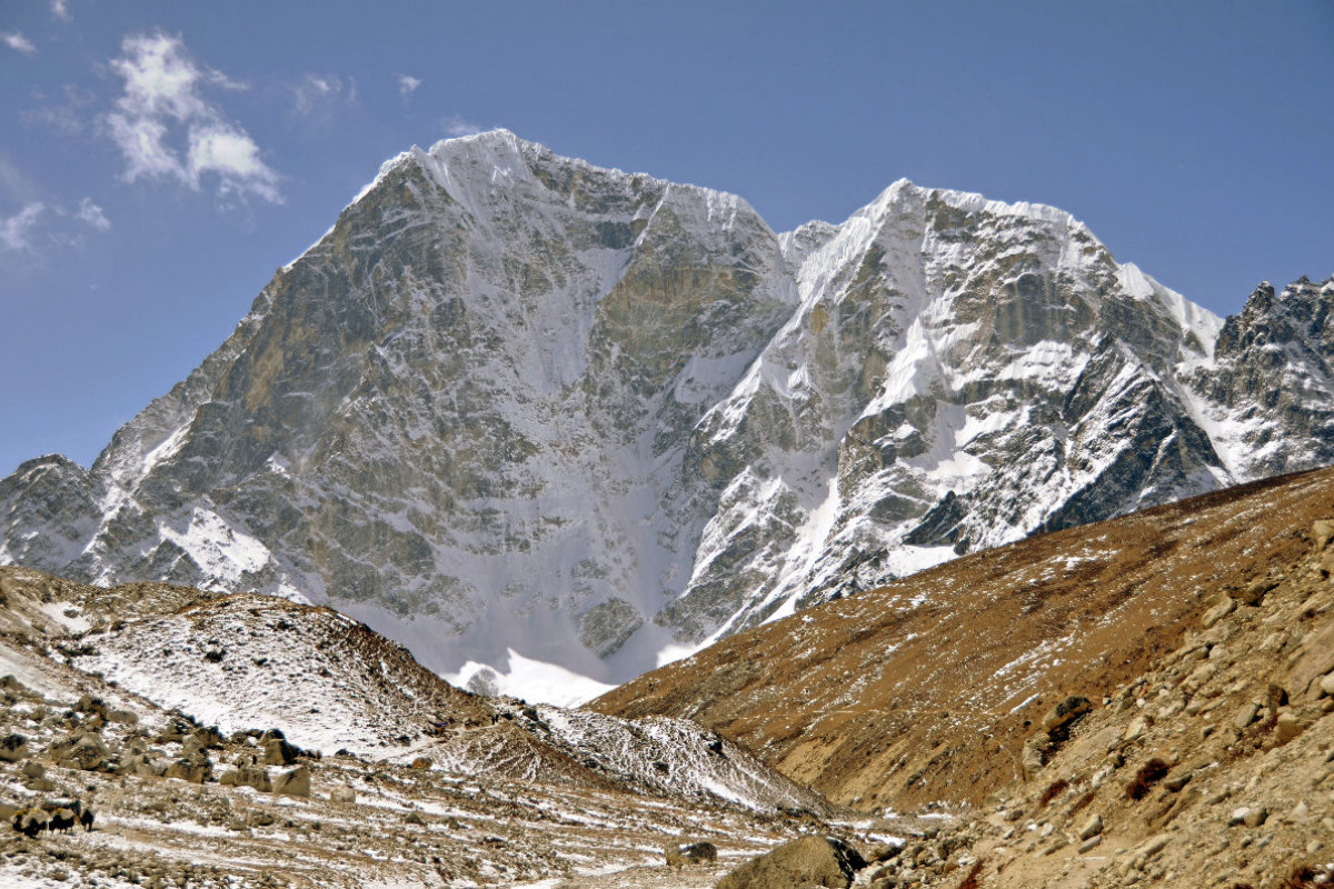 Der Taboche (6501 m) zwischen Dughla und Lobuche in 4900 m Höhe