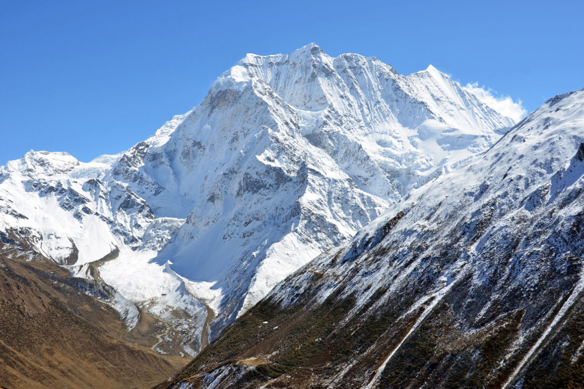 Der Samdo Ri (6335 m) zwischen Samdo und Dharamshala auf 3900 m Höhe in der Manaslu-Region