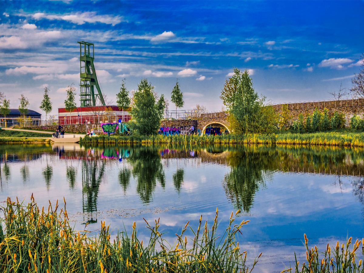 Krupp-Park-See mit Förderturm Zeche Amalie