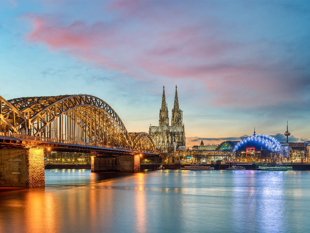 Hohenzollernbrücke, Kölner Dom und Musical Dome