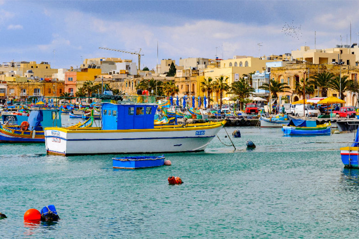 Traditionelle Fischerboote im Hafen von Marsaxlokk