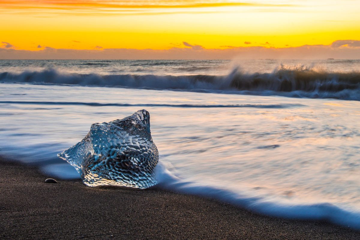 Jökulsárlón Gletschereis am schwarzen Strand