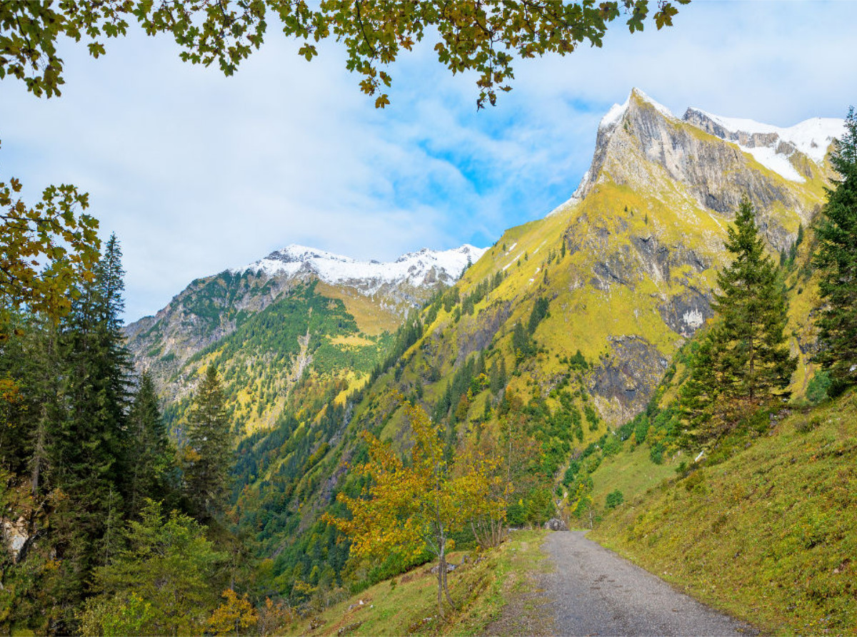 Wanderweg im malerischen Oytal