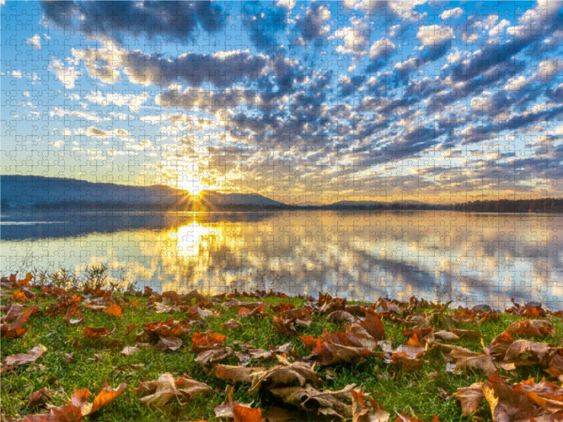 Herbstleuchten am Seeufer