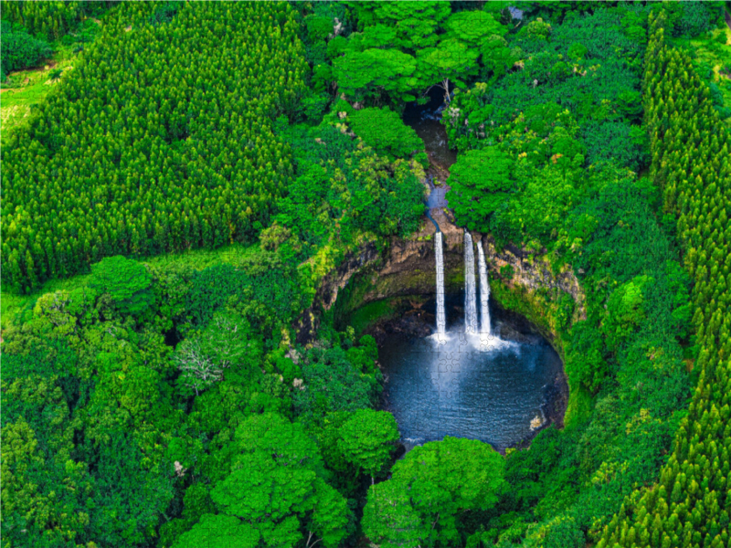 Luftaufnahme der Wailua Wasserfälle in Kauai, Hawaii, USA