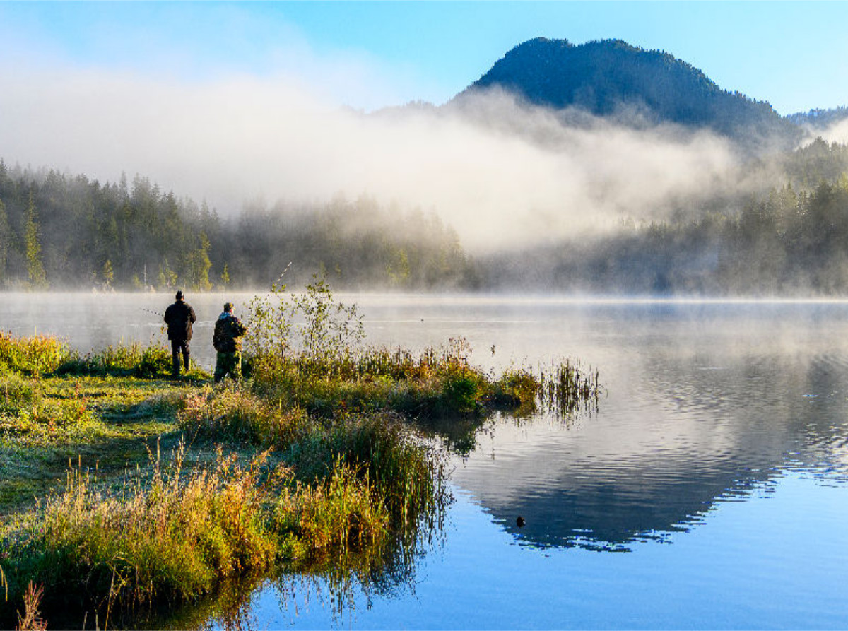 Angler am mystischen Hintersee