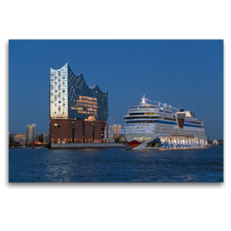 Kreuzfahrtschiff vor Elbphilharmonie, Hamburg