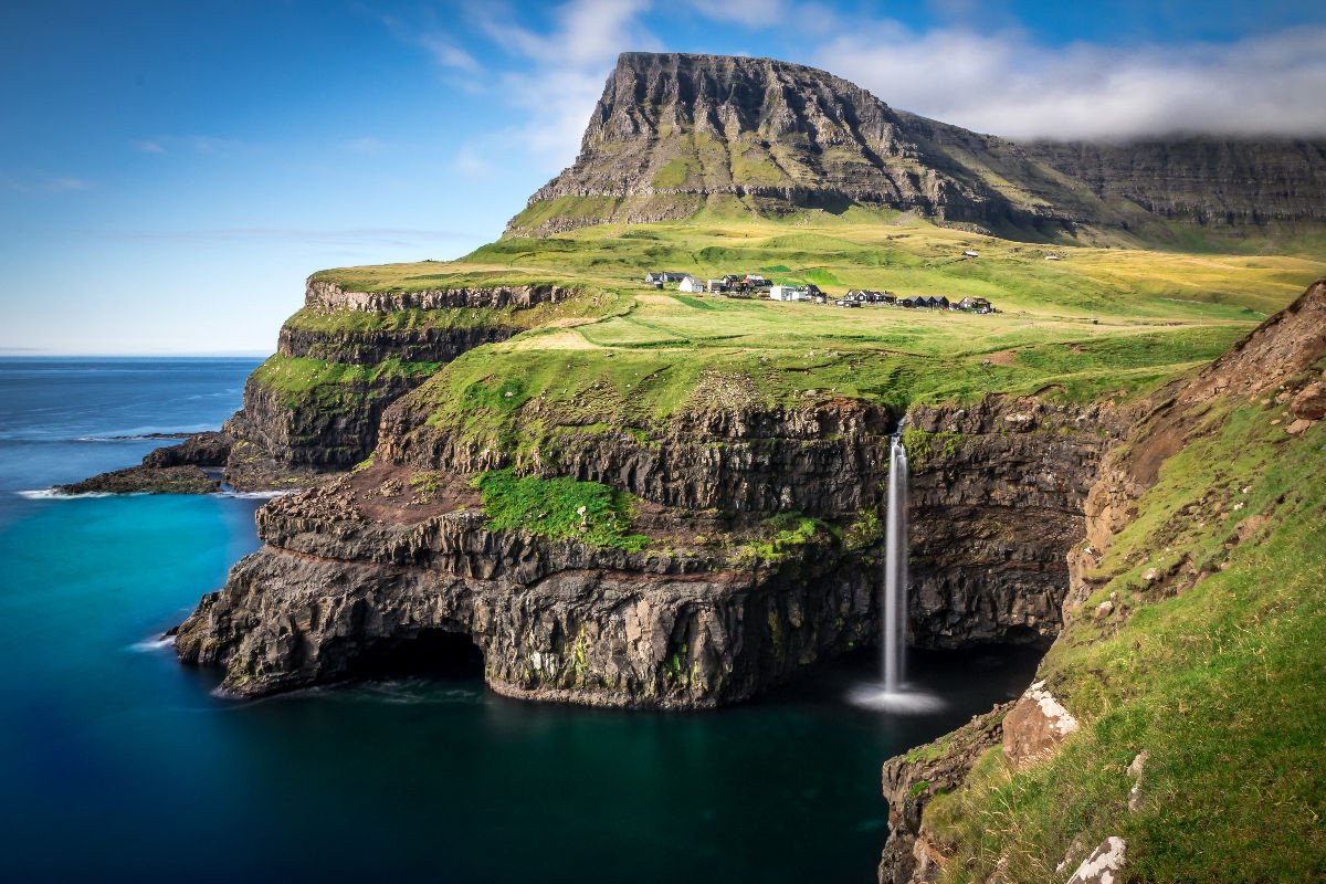 Panoramablick Mulafossur Wasserfall Färöer Inseln