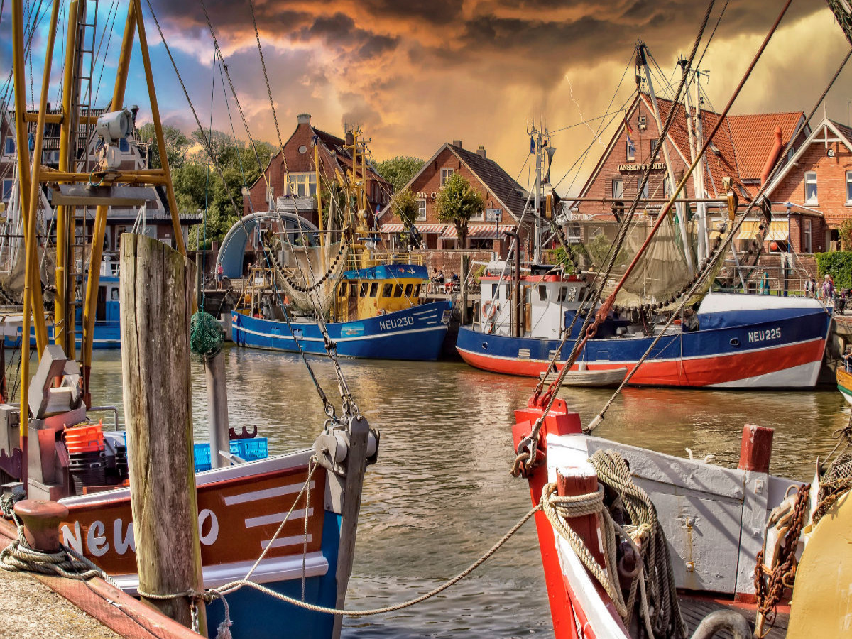 Wunderschöne Hafenatmosphäre in Neuharlingersiel