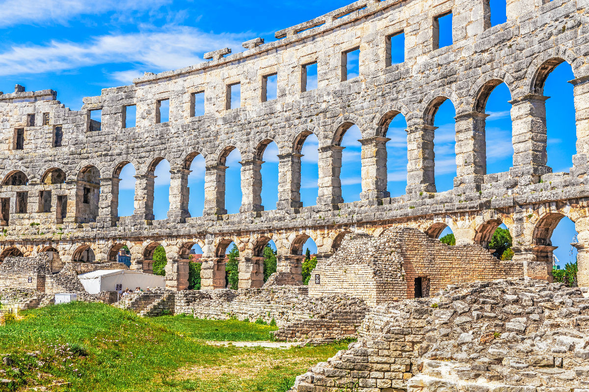 Die Arena von Pula in Kroatien ist ein römisches Amphitheater und das sechstgrößte seiner Art der Antike