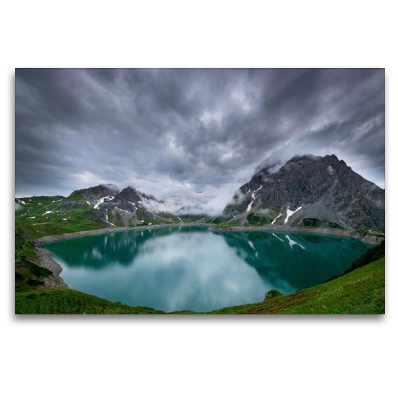 Blick in Richtung der wolkenverhangenen Totalphütte