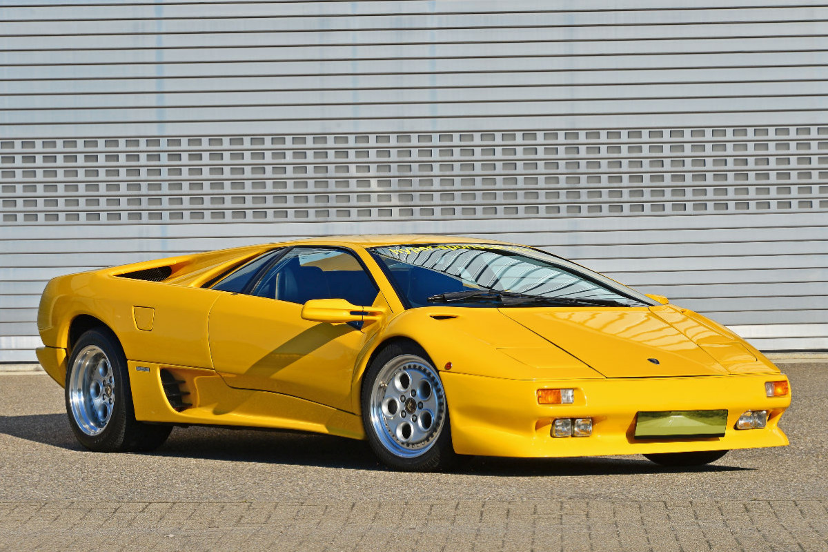 Ein Motiv aus dem Kalender Der Teufel trägt Gelb - Lamborghini Diablo