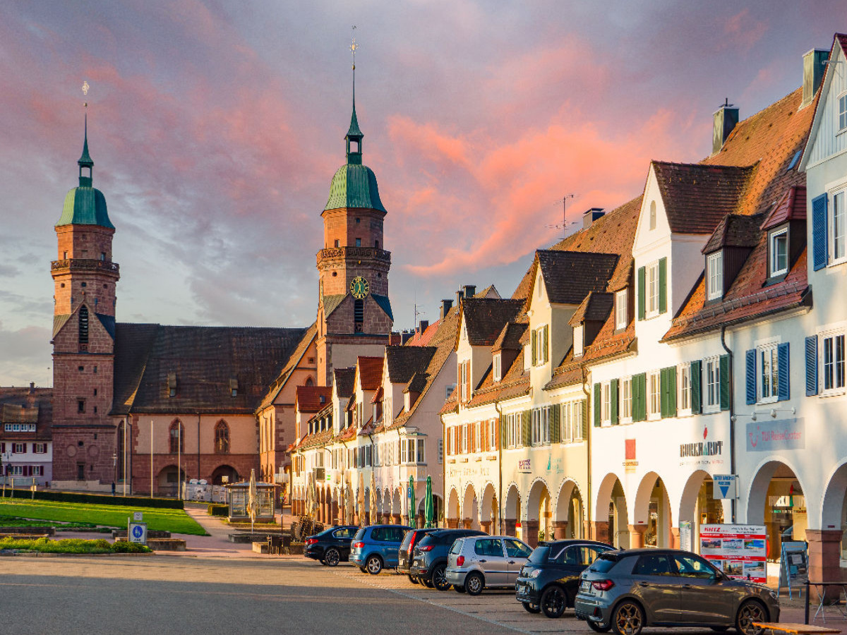 Blick über den Marktplatz zur Stadtkirche