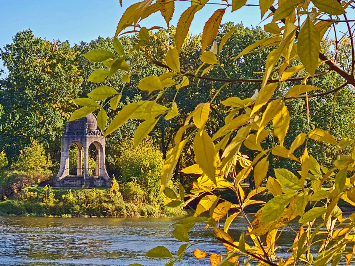 Marientempel am Adolf Mittag See