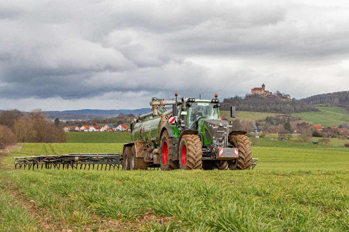 Güllebomber an der Burg