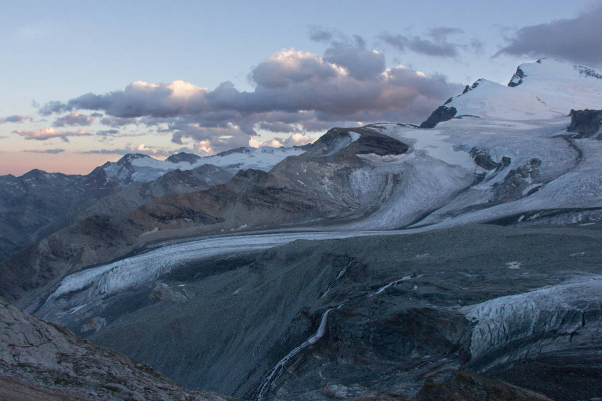 Walliser Alpen - Blick von der Britanniahütte zum Strahlhorn