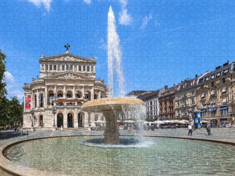 Opernplatz mit der Alten Oper und dem Lucae-Brunnen